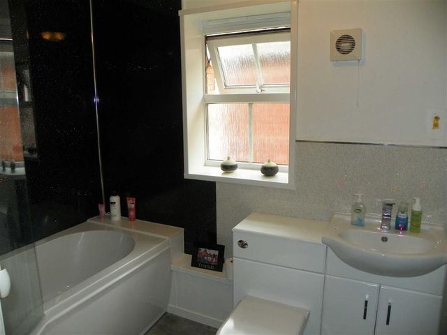  Image of 4 bedroom Property for sale in Maes Ty Gwyn Llangennech Llanelli SA14 at Maes Ty Gwyn Llangennech Llangennech, SA14 8XW