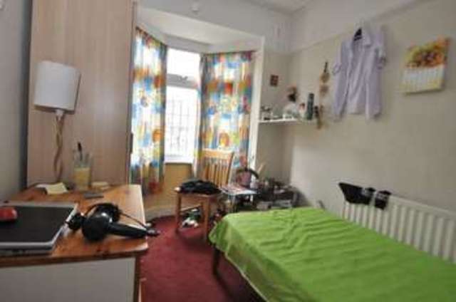  Image of 2 bedroom Flat for sale in Malden Road New Malden KT3 at Malden Road  New Malden, KT3 6AR