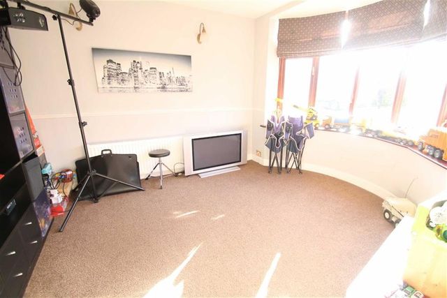  Image of 4 bedroom Property for sale in Malthouse Lane Earlswood Solihull B94 at Malthouse Lane Solihull Solihull, B94 5SB