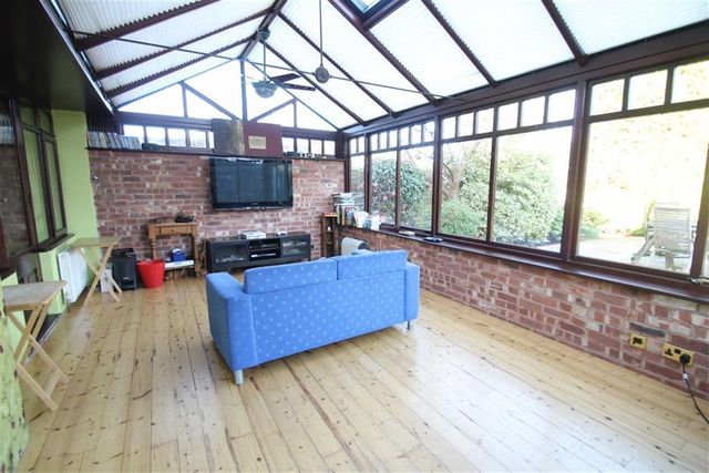  Image of 4 bedroom Property for sale in Malthouse Lane Earlswood Solihull B94 at Malthouse Lane Solihull Solihull, B94 5SB