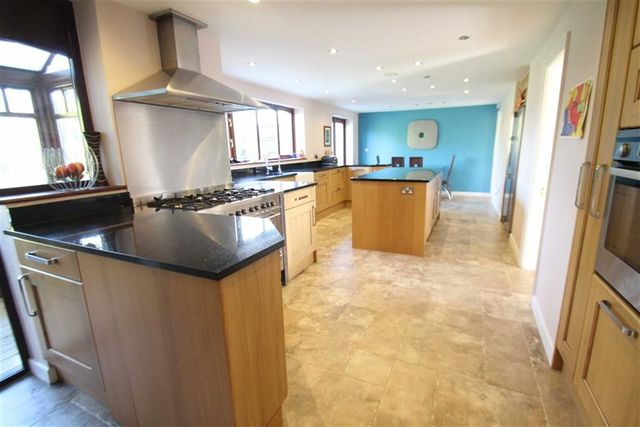  Image of 4 bedroom Property for sale in Malthouse Lane Earlswood Solihull B94 at Malthouse Lane Solihull Solihull, B94 5SB