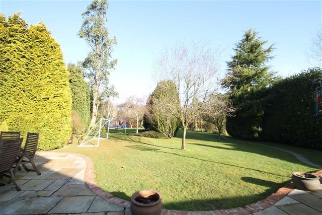  Image of 4 bedroom Property for sale in Malthouse Lane Earlswood Solihull B94 at Malthouse Lane Solihull Solihull, B94 5SB