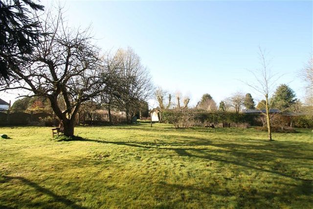  Image of 4 bedroom Property for sale in Malthouse Lane Earlswood Solihull B94 at Malthouse Lane Solihull Solihull, B94 5SB