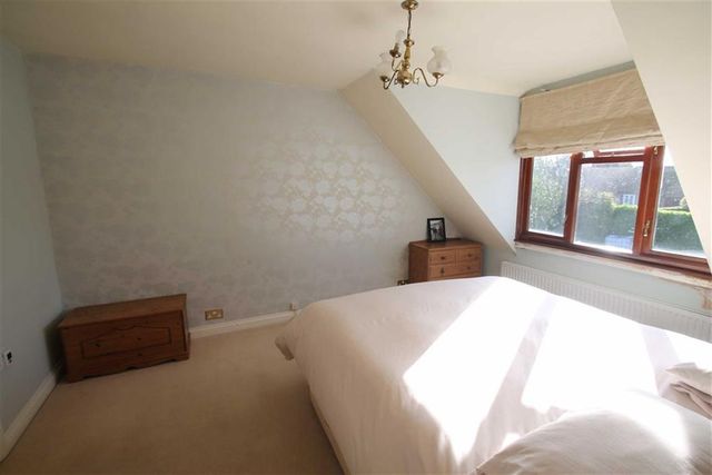  Image of 4 bedroom Property for sale in Malthouse Lane Earlswood Solihull B94 at Malthouse Lane Solihull Solihull, B94 5SB