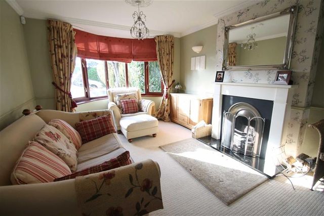  Image of 4 bedroom Property for sale in Malthouse Lane Earlswood Solihull B94 at Malthouse Lane Solihull Solihull, B94 5SB