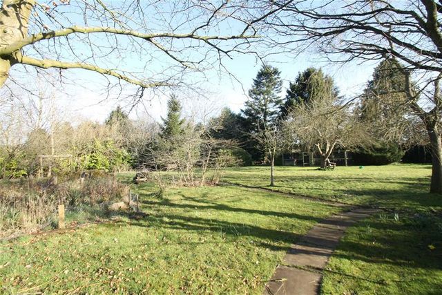  Image of 4 bedroom Property for sale in Malthouse Lane Earlswood Solihull B94 at Malthouse Lane Solihull Solihull, B94 5SB