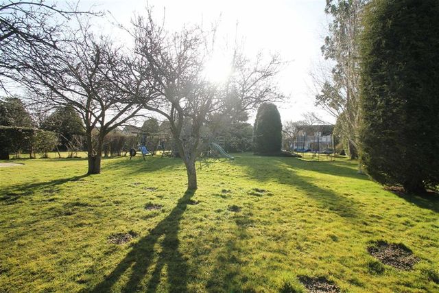  Image of 4 bedroom Property for sale in Malthouse Lane Earlswood Solihull B94 at Malthouse Lane Solihull Solihull, B94 5SB