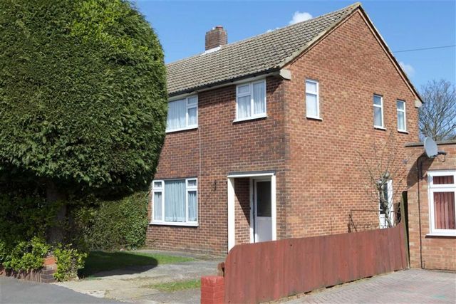  Image of 3 bedroom Property for sale in Manor Road Toddington Dunstable LU5 at Manor Road Toddington Toddington, LU5 6AJ