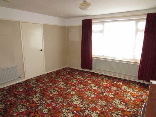  Image of 3 bedroom Property for sale in Manor Road Toddington Dunstable LU5 at Manor Road Toddington Toddington, LU5 6AJ