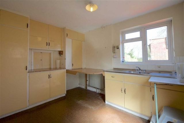  Image of 3 bedroom Property for sale in Manor Road Toddington Dunstable LU5 at Manor Road Toddington Toddington, LU5 6AJ