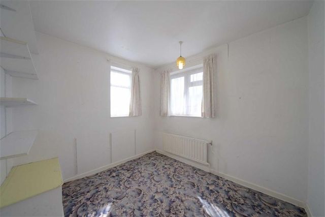  Image of 3 bedroom Property for sale in Manor Road Toddington Dunstable LU5 at Manor Road Toddington Toddington, LU5 6AJ