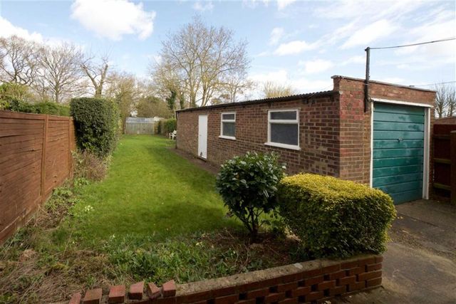  Image of 3 bedroom Property for sale in Manor Road Toddington Dunstable LU5 at Manor Road Toddington Toddington, LU5 6AJ