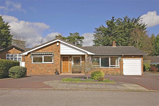  Image of 3 bedroom Property for sale in Maplin Close London N21 at Maplin Close Winchmore Hill Winchmore Hill, N21 1NB