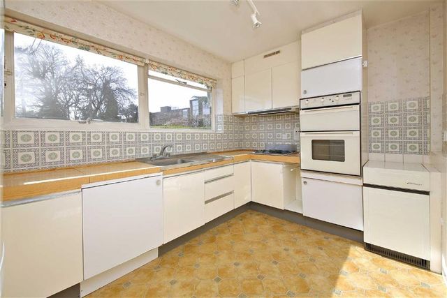  Image of 3 bedroom Property for sale in Maplin Close London N21 at Maplin Close Winchmore Hill Winchmore Hill, N21 1NB