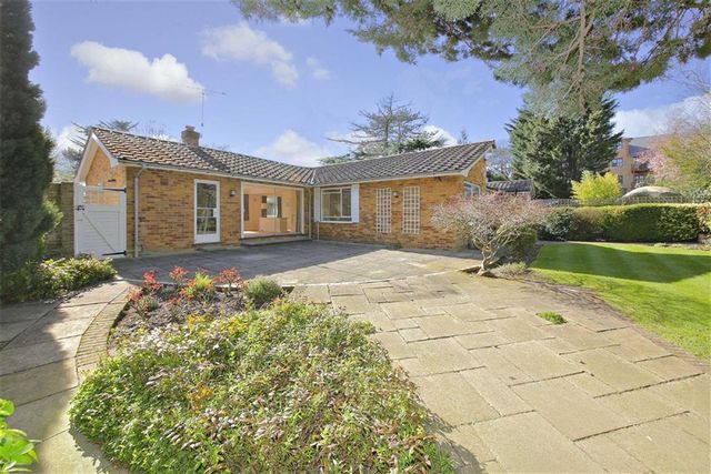  Image of 3 bedroom Property for sale in Maplin Close London N21 at Maplin Close Winchmore Hill Winchmore Hill, N21 1NB