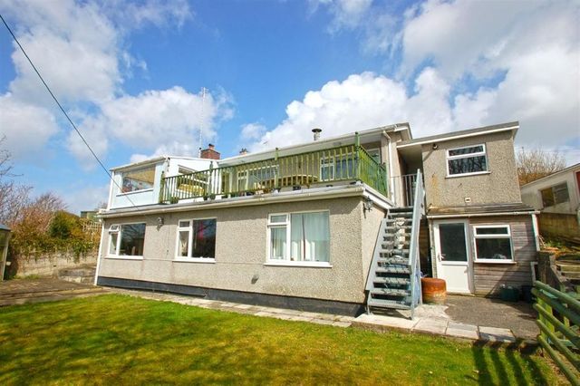  Image of 4 bedroom Property for sale in Marconi Close Helston TR13 at Marconi Close Helston Helston, TR13 8PD