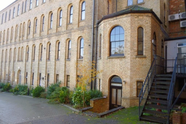  Image of 1 bedroom Apartment to rent in Market Square Buckingham MK18 at <br>Market Sq  Buckingham, MK18 1XG