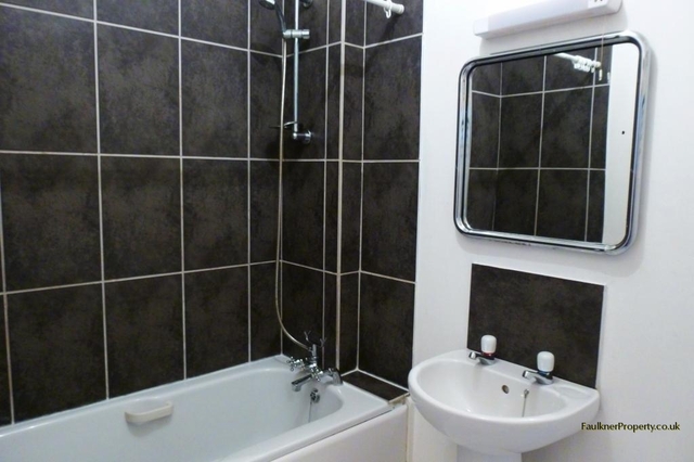  Image of 1 bedroom Apartment to rent in Market Square Buckingham MK18 at <br>Market Sq  Buckingham, MK18 1XG