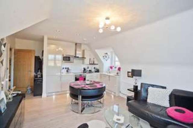  Image of 2 bedroom Flat to rent in Carlton Place Marlow SL7 at Carlton Place Dedmere Road Marlow, SL7 1AL