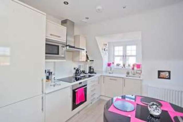  Image of 2 bedroom Flat to rent in Carlton Place Marlow SL7 at Carlton Place Dedmere Road Marlow, SL7 1AL