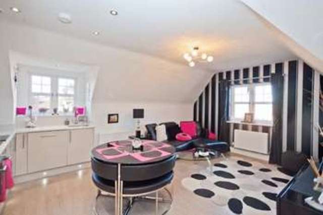  Image of 2 bedroom Flat to rent in Carlton Place Marlow SL7 at Carlton Place Dedmere Road Marlow, SL7 1AL