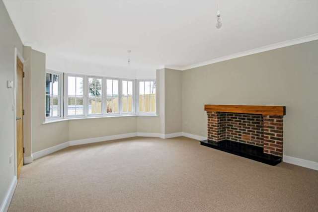  Image of 5 bedroom Detached house for sale in Marroway Weston Turville Aylesbury HP22 at Marroway Weston Turville Aylesbury, HP22 5TQ