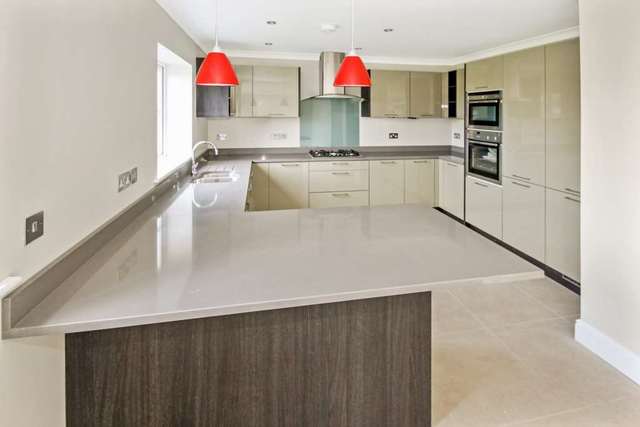  Image of 5 bedroom Detached house for sale in Marroway Weston Turville Aylesbury HP22 at Marroway Weston Turville Aylesbury, HP22 5TQ