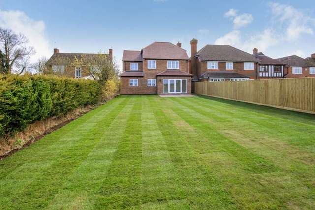  Image of 5 bedroom Detached house for sale in Marroway Weston Turville Aylesbury HP22 at Marroway Weston Turville Aylesbury, HP22 5TQ