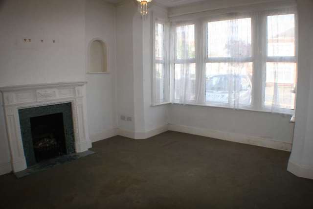  Image of 4 bedroom Semi-Detached house for sale in Meteor Road Westcliff-on-Sea SS0 at Meteor Road Westclif On Sea Westcliff On Sea, SS0 8DF