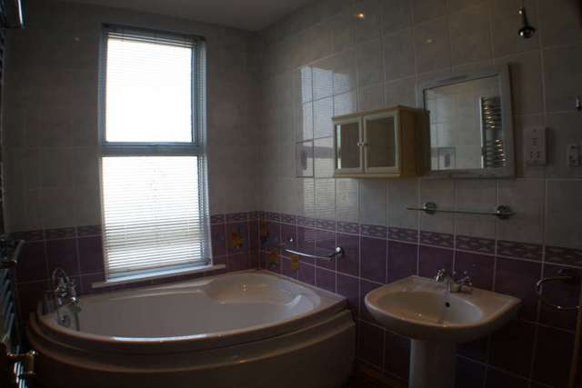  Image of 4 bedroom Semi-Detached house for sale in Meteor Road Westcliff-on-Sea SS0 at Meteor Road Westclif On Sea Westcliff On Sea, SS0 8DF