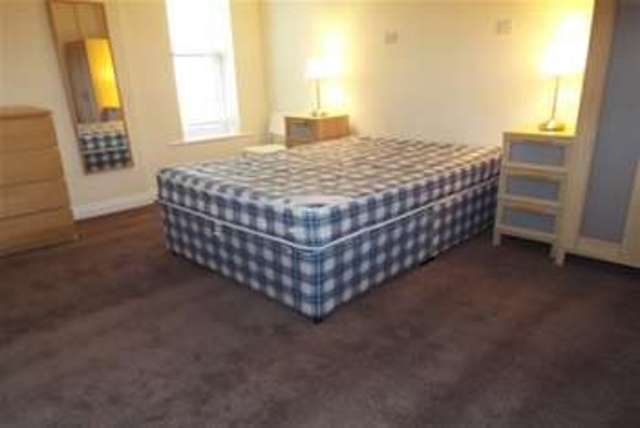  Image of 2 bedroom Flat to rent in Meyrick Park Crescent Bournemouth BH3 at Winton, BH3 7AQ