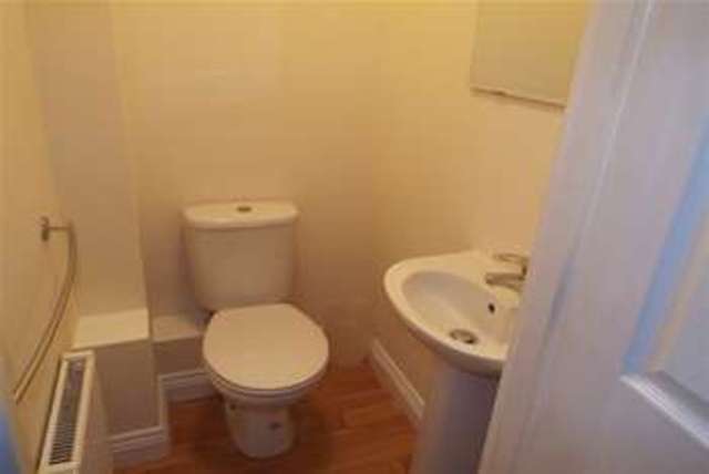 Image of 2 bedroom Flat to rent in Meyrick Park Crescent Bournemouth BH3 at Winton, BH3 7AQ