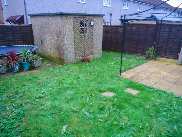  Image of 2 bedroom Flat for sale in Middle Park Way Havant PO9 at Middle Park Way  Leigh Park, PO9 5DN