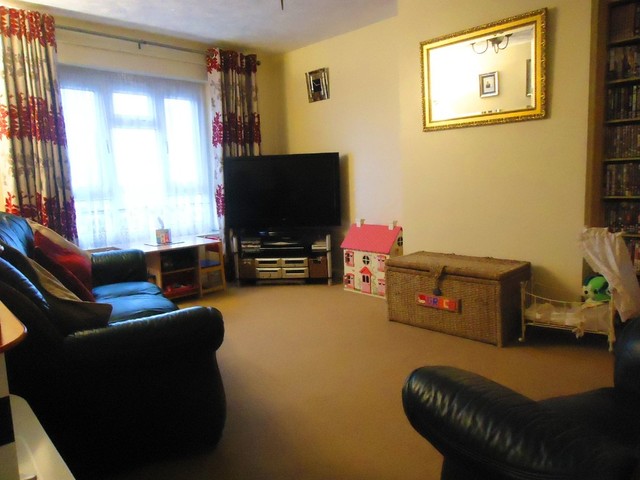  Image of 2 bedroom Flat for sale in Middle Park Way Havant PO9 at Middle Park Way  Leigh Park, PO9 5DN