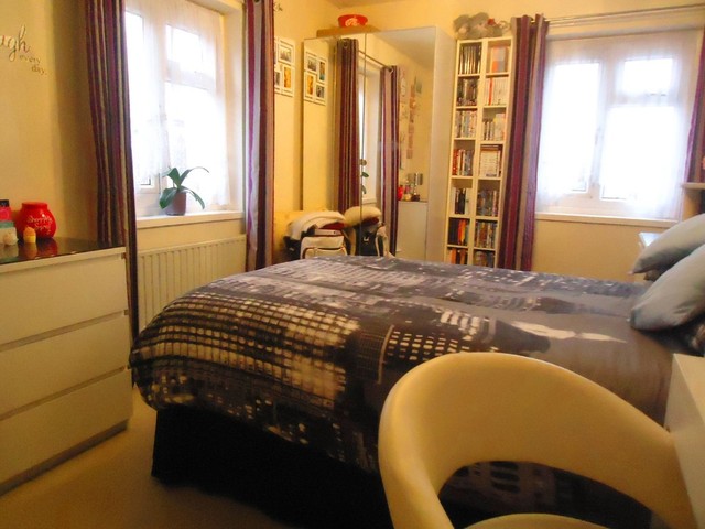  Image of 2 bedroom Flat for sale in Middle Park Way Havant PO9 at Middle Park Way  Leigh Park, PO9 5DN
