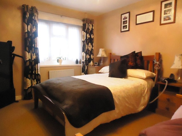 Image of 2 bedroom Flat for sale in Middle Park Way Havant PO9 at Middle Park Way  Leigh Park, PO9 5DN