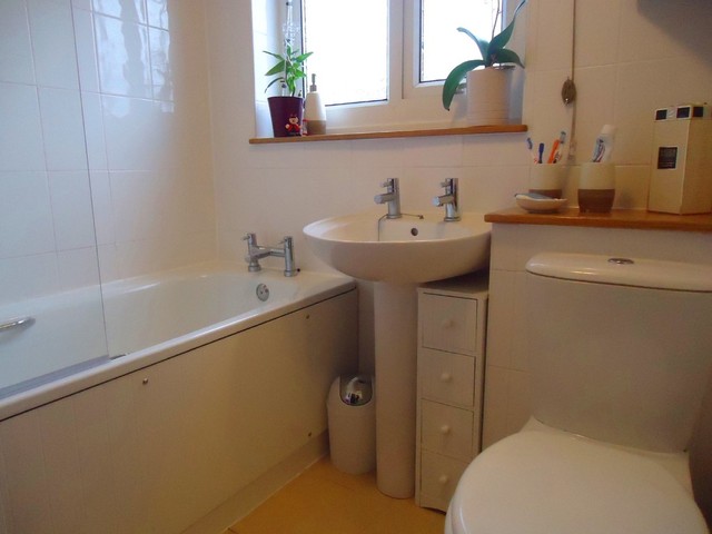  Image of 2 bedroom Flat for sale in Middle Park Way Havant PO9 at Middle Park Way  Leigh Park, PO9 5DN