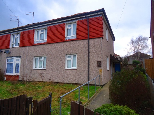  Image of 2 bedroom Flat for sale in Middle Park Way Havant PO9 at Middle Park Way  Leigh Park, PO9 5DN