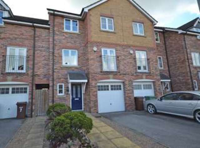  Image of 4 bedroom Town House for sale in Moorcroft Ossett WF5 at Ossett West Yorkshire, WF5 9JL