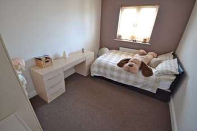  Image of 4 bedroom Town House for sale in Moorcroft Ossett WF5 at Ossett West Yorkshire, WF5 9JL