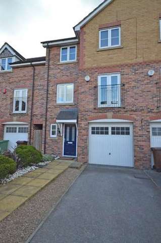  Image of 4 bedroom Town House for sale in Moorcroft Ossett WF5 at Ossett West Yorkshire, WF5 9JL