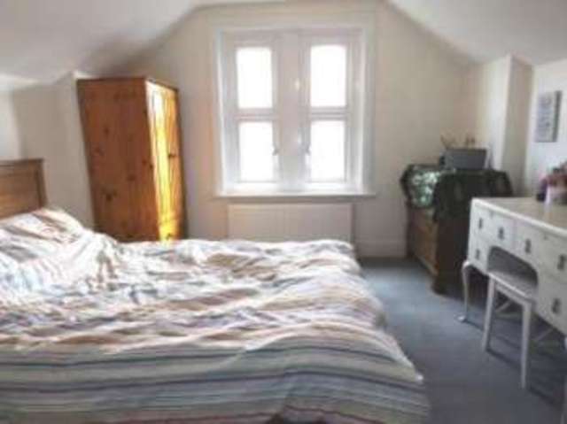  Image of 1 bedroom Flat for sale in Moreton Road South Croydon CR2 at Sanderstead, CR2 7DL