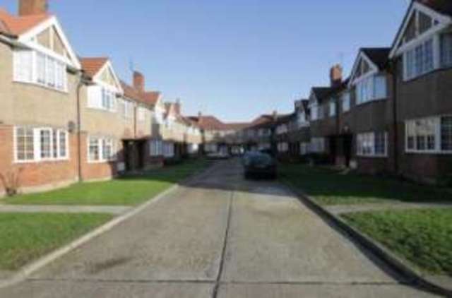 Image of 2 bedroom Maisonette for sale in Hither Green Lane London SE13 at Hither Green Lane London Hither Green, SE13 6RR