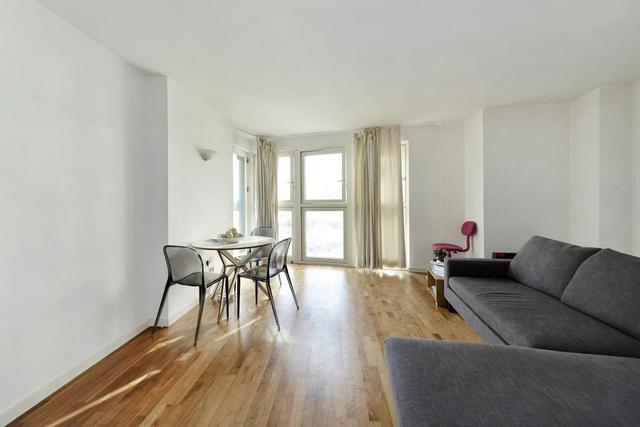  Image of 2 bedroom Flat to rent in Fairmont Avenue London E14 at Fairmont Avenue  Canary Wharf, E14 9PL