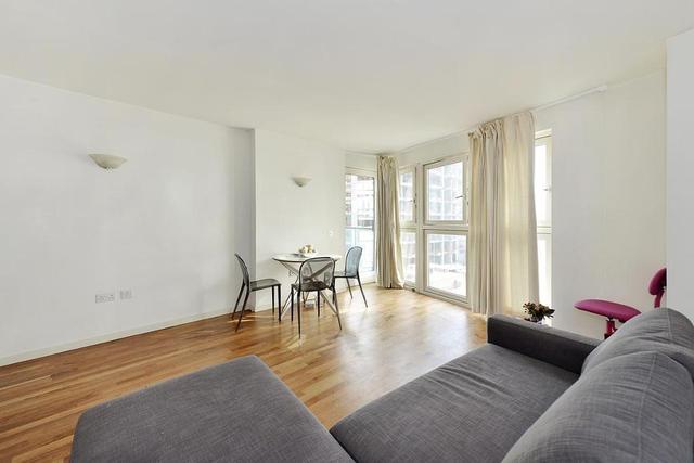  Image of 2 bedroom Flat to rent in Fairmont Avenue London E14 at Fairmont Avenue  Canary Wharf, E14 9PL