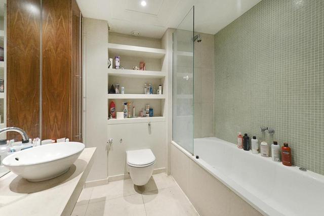  Image of 2 bedroom Flat to rent in Fairmont Avenue London E14 at Fairmont Avenue  Canary Wharf, E14 9PL