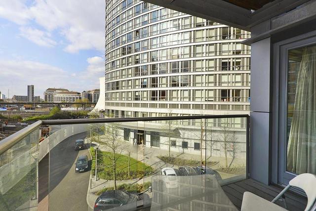  Image of 2 bedroom Flat to rent in Fairmont Avenue London E14 at Fairmont Avenue  Canary Wharf, E14 9PL