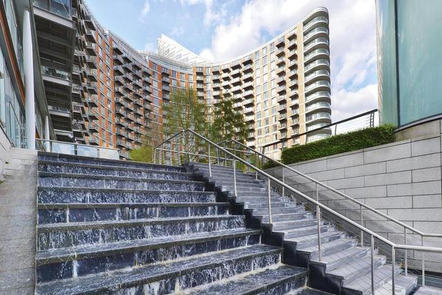  Image of 2 bedroom Flat to rent in Fairmont Avenue London E14 at Fairmont Avenue  Canary Wharf, E14 9PL