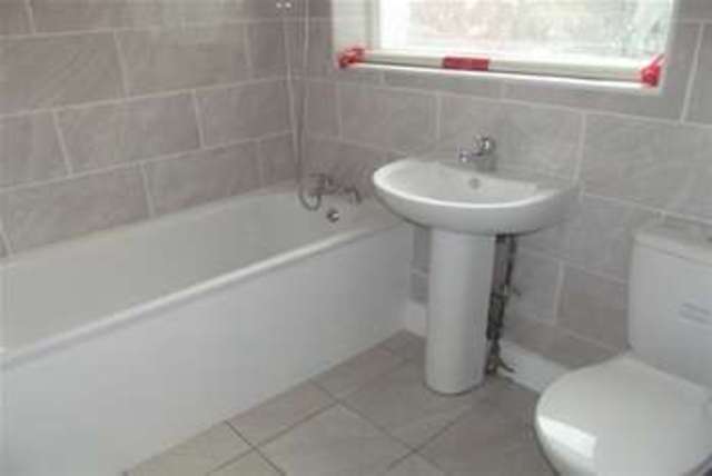  Image of 1 bedroom Flat to rent in Abbey Road Ilford IG2 at Newbury Park, IG2 7ND
