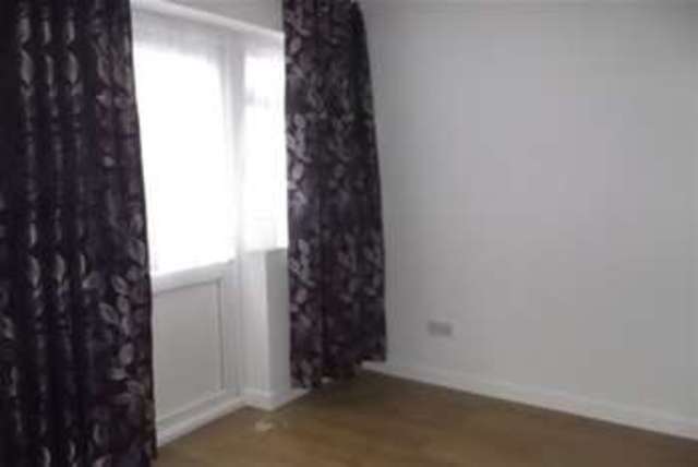  Image of 1 bedroom Flat to rent in Abbey Road Ilford IG2 at Newbury Park, IG2 7ND